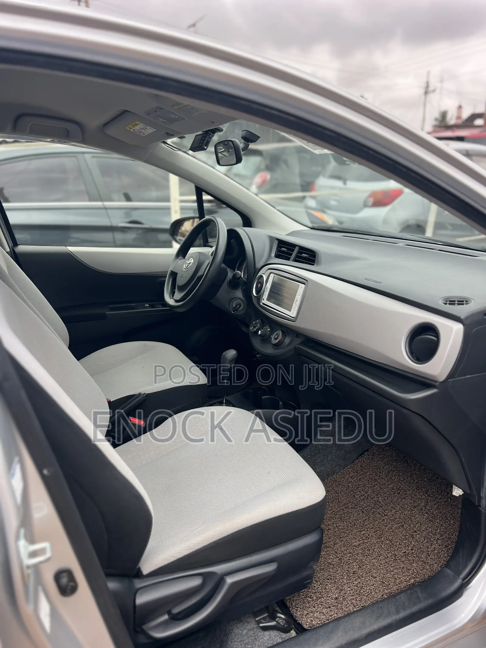 Toyota Vitz 1.3 FWD 5dr 2014 Silver