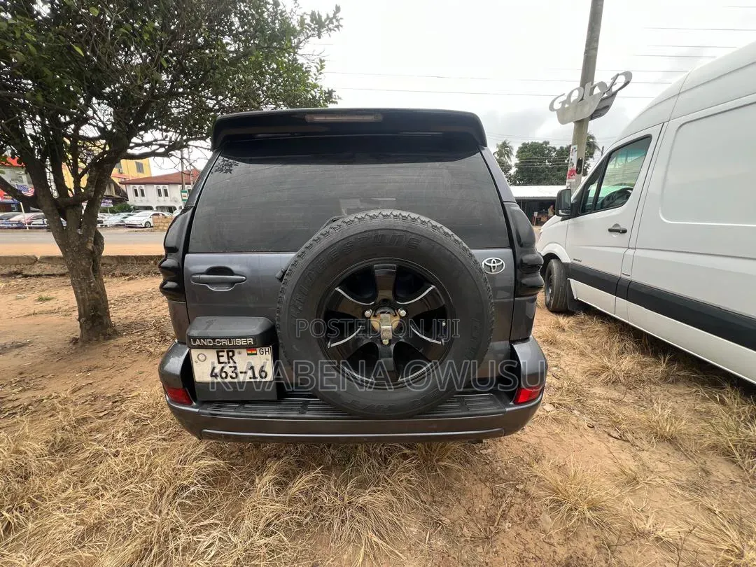 Toyota Land Cruiser Prado 2010 Gray