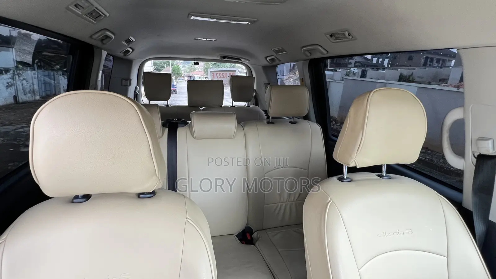 Toyota Voxy X 4WD 8-Seater 2013 Off white