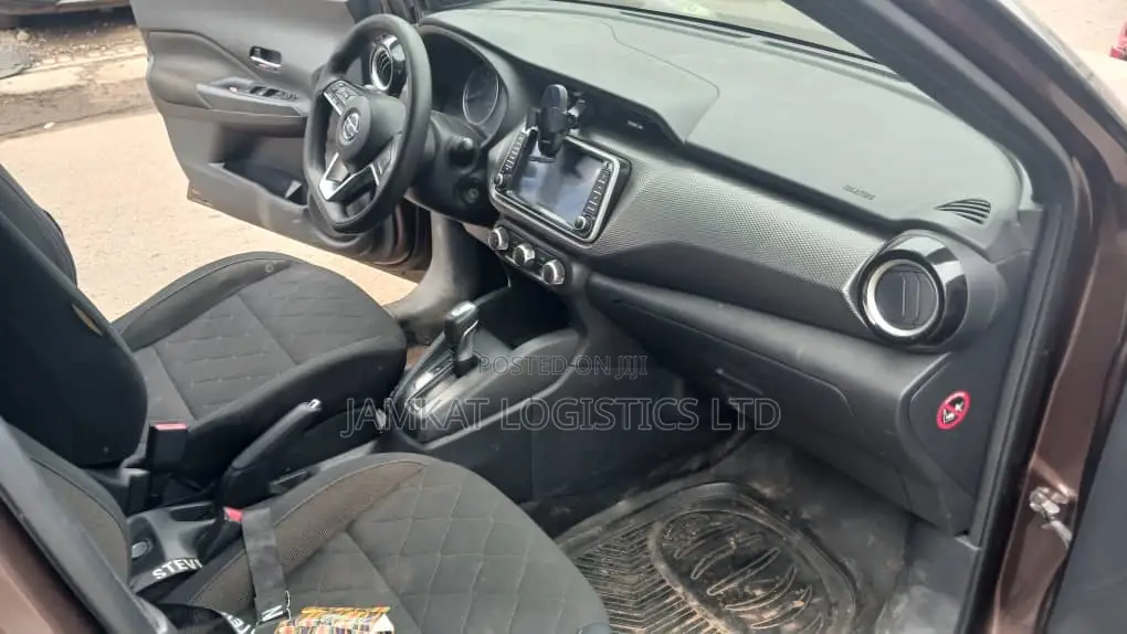 Nissan Kicks 2018 Brown