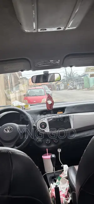 Toyota Vitz 2011 Black