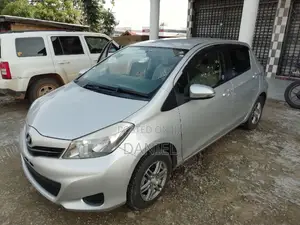 Toyota Vitz 1.3 AWD 5dr 2013 Silver