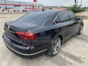 Volkswagen Passat 2.0T SE R-Line 2019