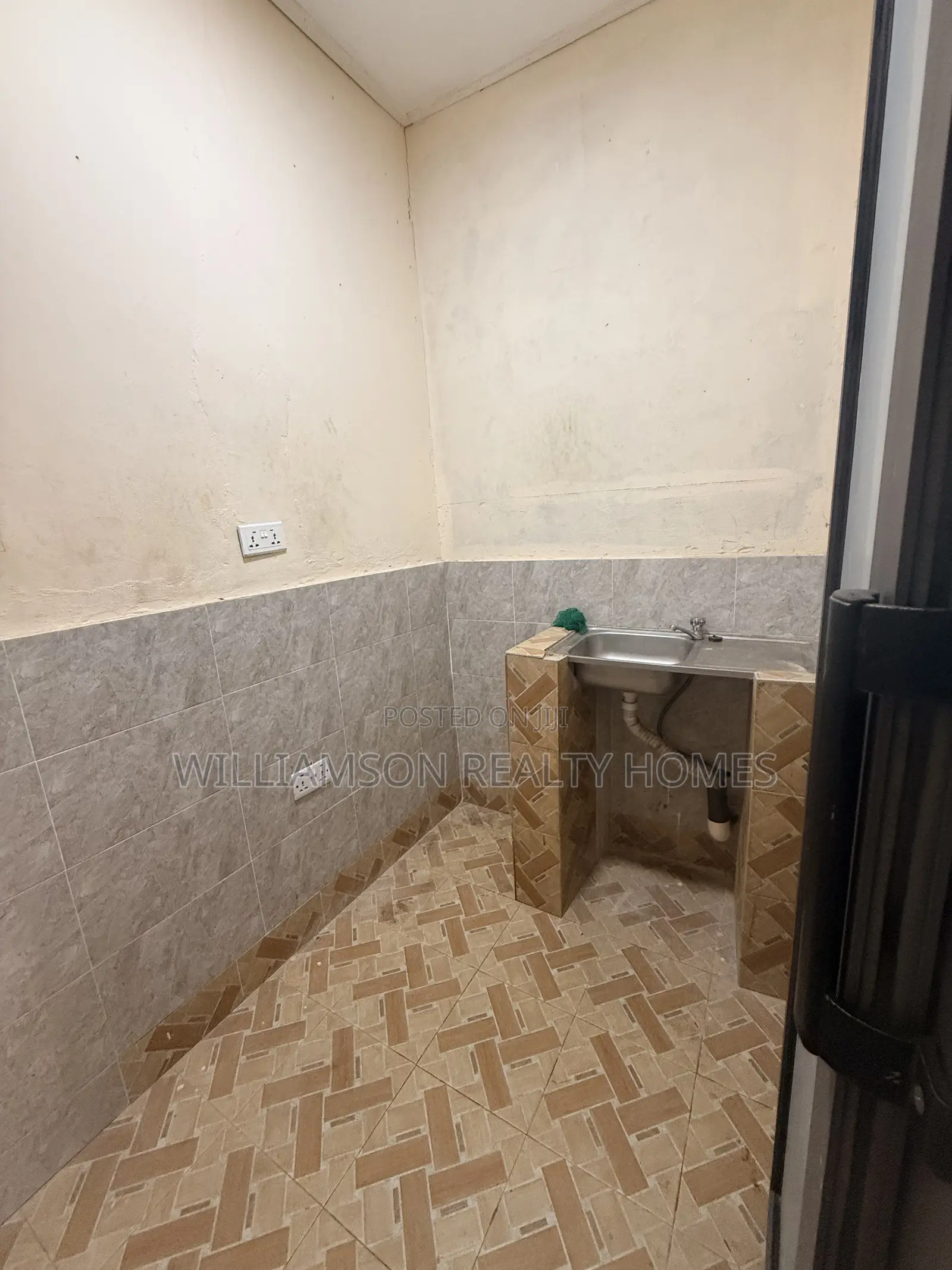 1bdrm Apartment in Community 18 Police, Spintex for rent