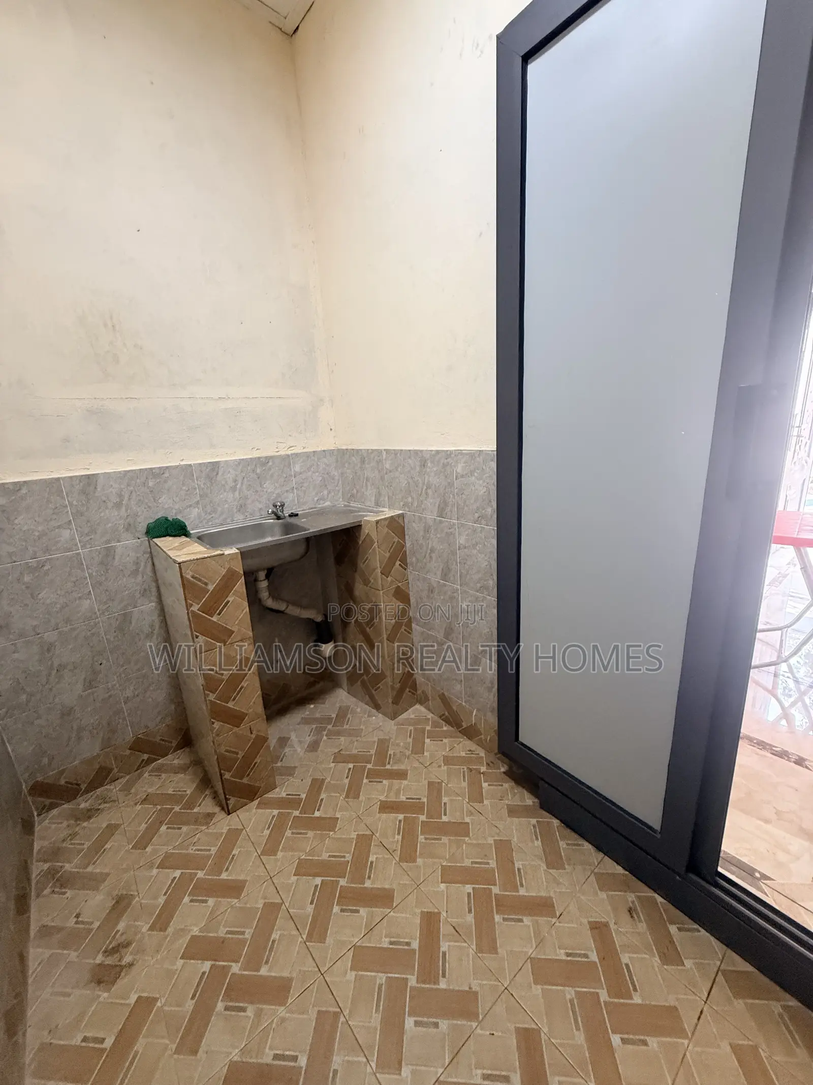 1bdrm Apartment in Community 18 Police, Spintex for rent