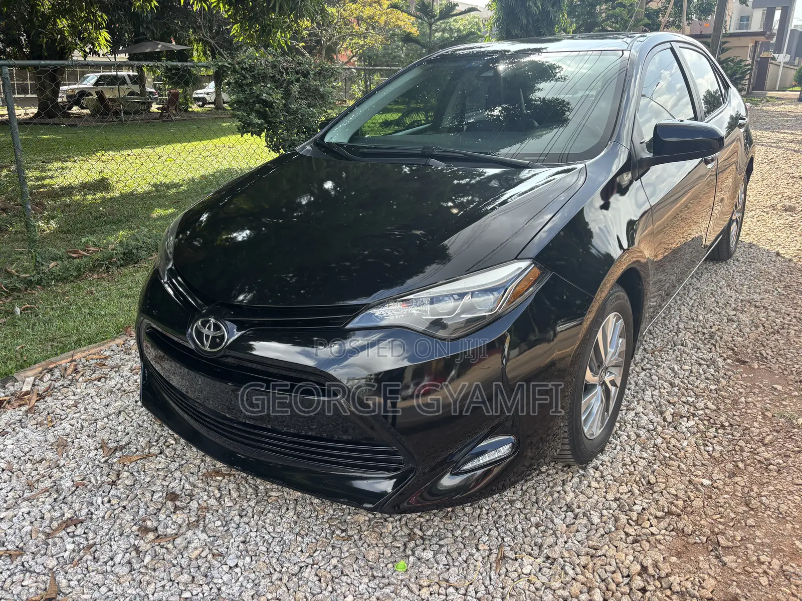 Toyota Corolla XLE (1.8L 4cyl 2A) 2019 Black