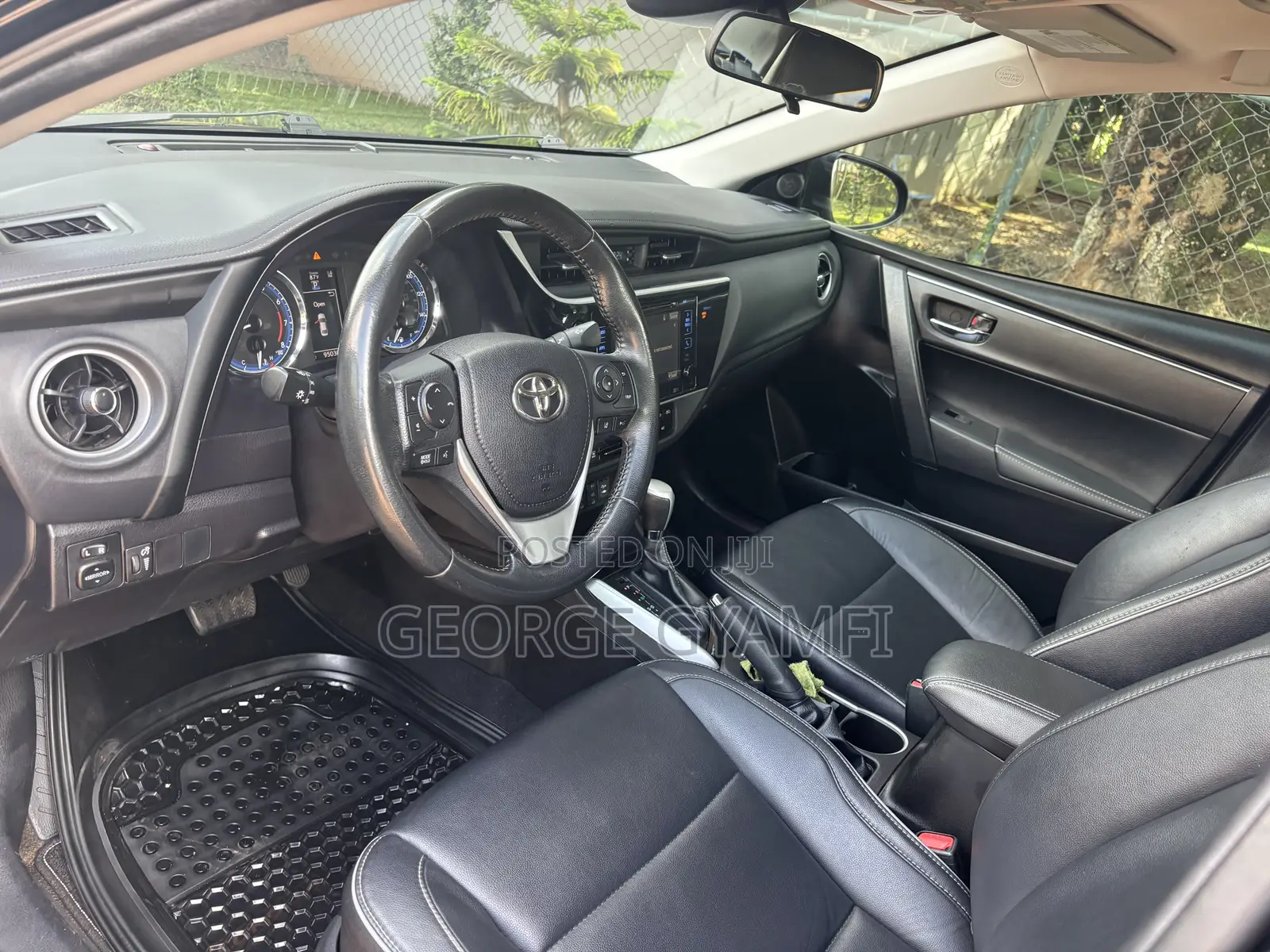 Toyota Corolla XLE (1.8L 4cyl 2A) 2019 Black