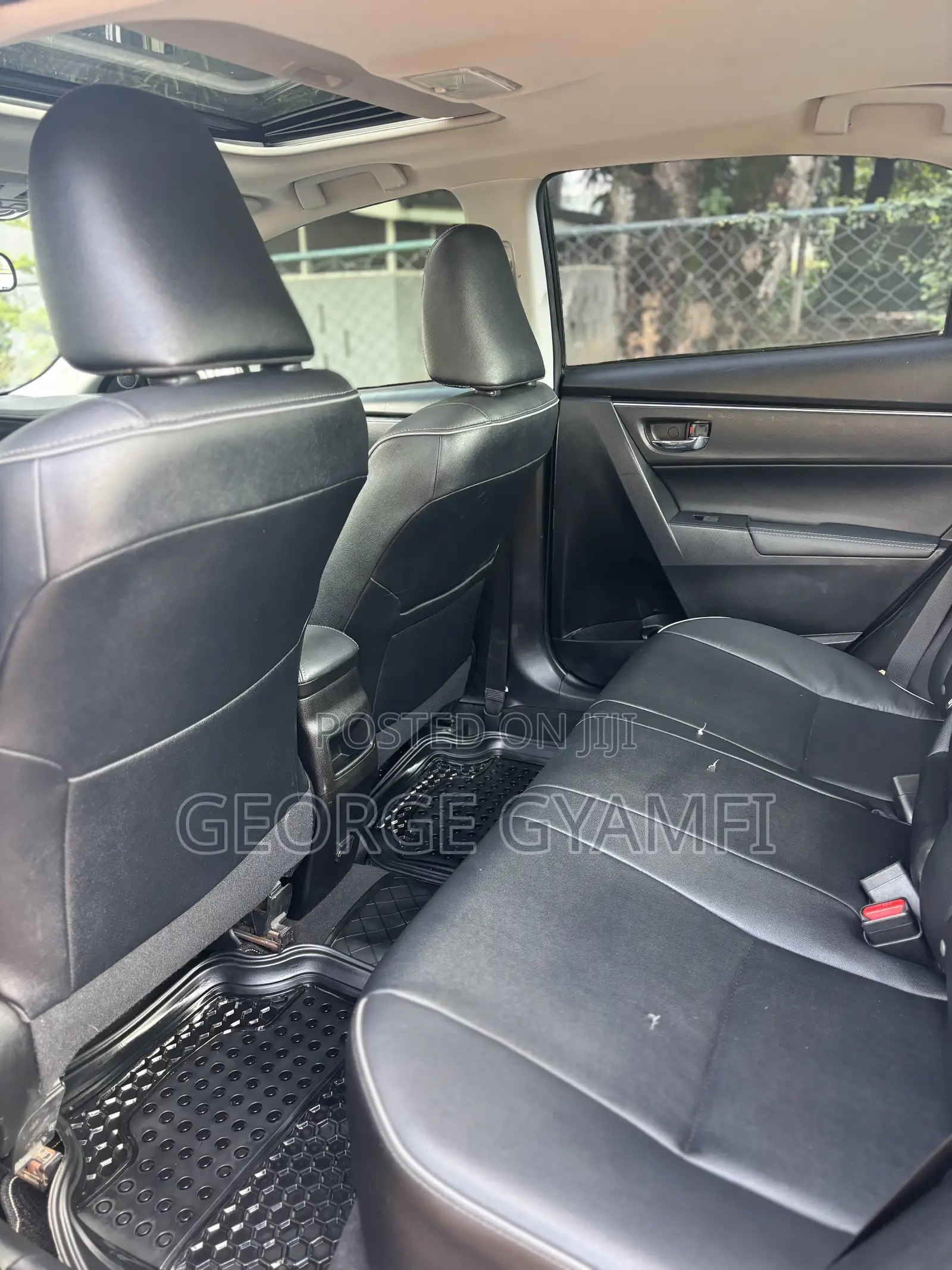 Toyota Corolla XLE (1.8L 4cyl 2A) 2019 Black