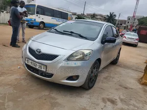 Toyota Yaris Base Sedan 4dr 2010 Silver