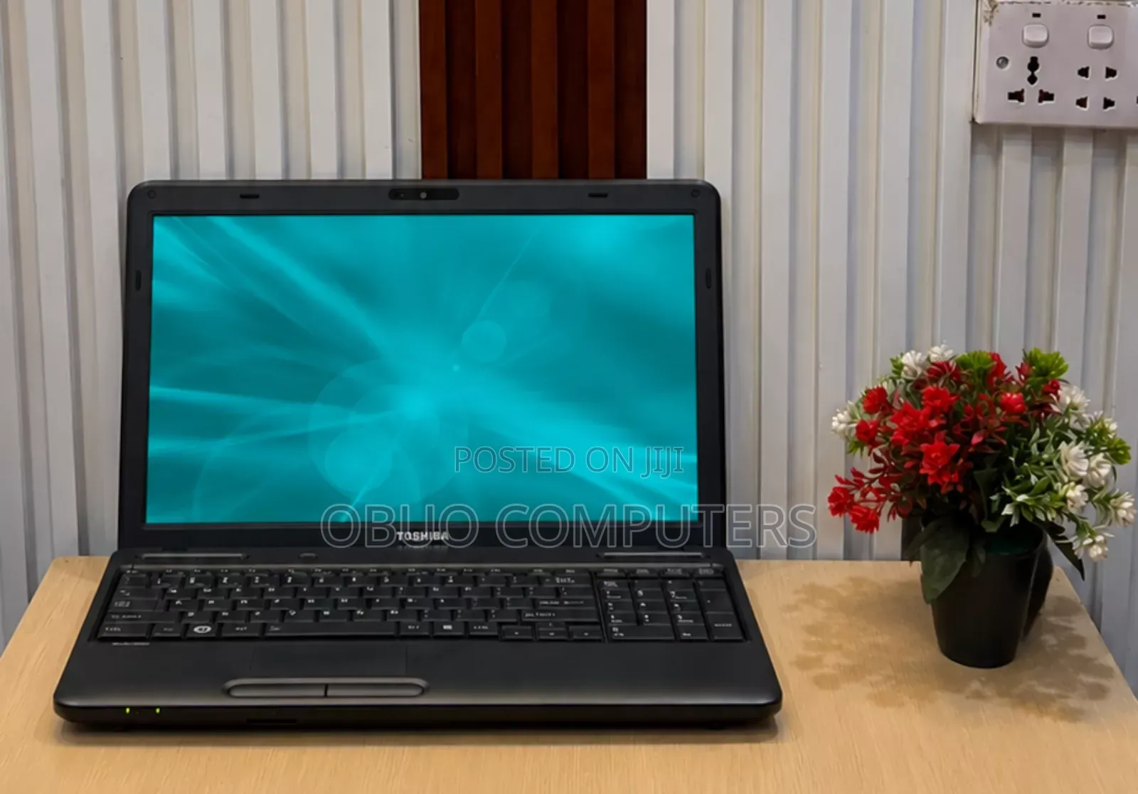 Laptop Toshiba Satellite C665 4GB Intel Core i5 SSD 128GB