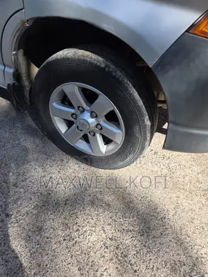 Toyota HiAce 2004 Silver