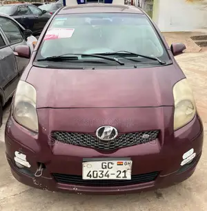 Toyota Vitz 1.3 AWD 3dr 2010 Burgundy