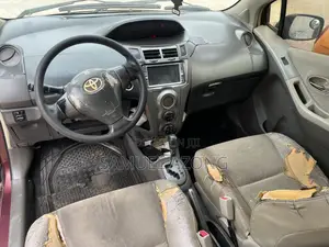 Toyota Vitz 1.3 AWD 3dr 2010 Burgundy