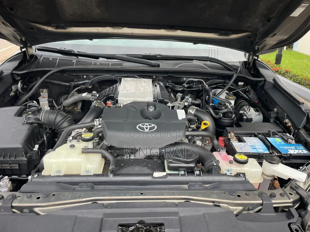 Toyota Hilux 2023 Green