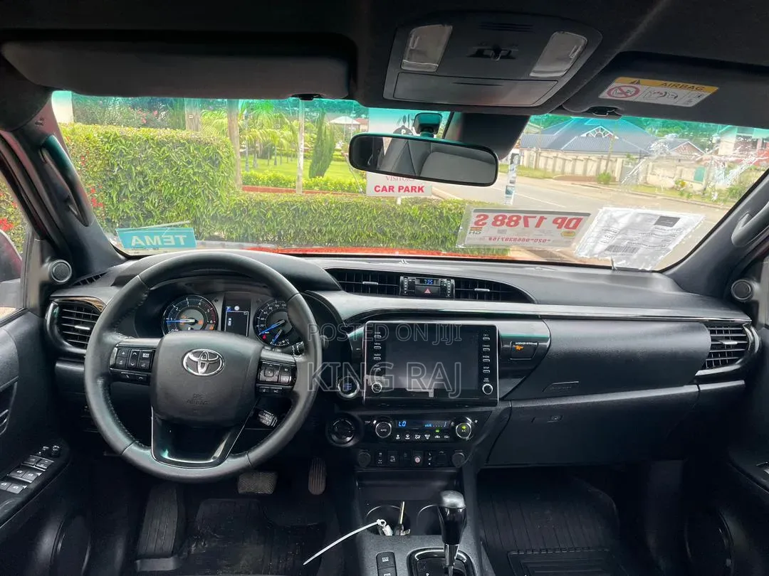 Toyota Hilux 2023 Red