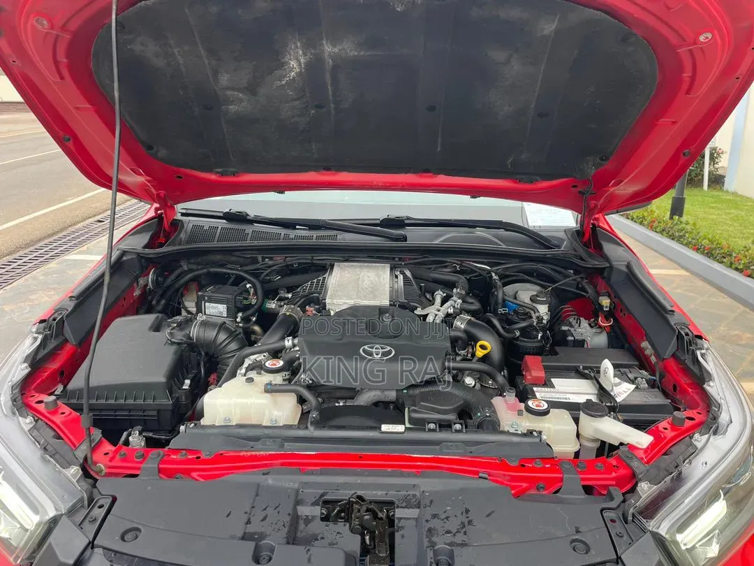 Toyota Hilux 2023 Red