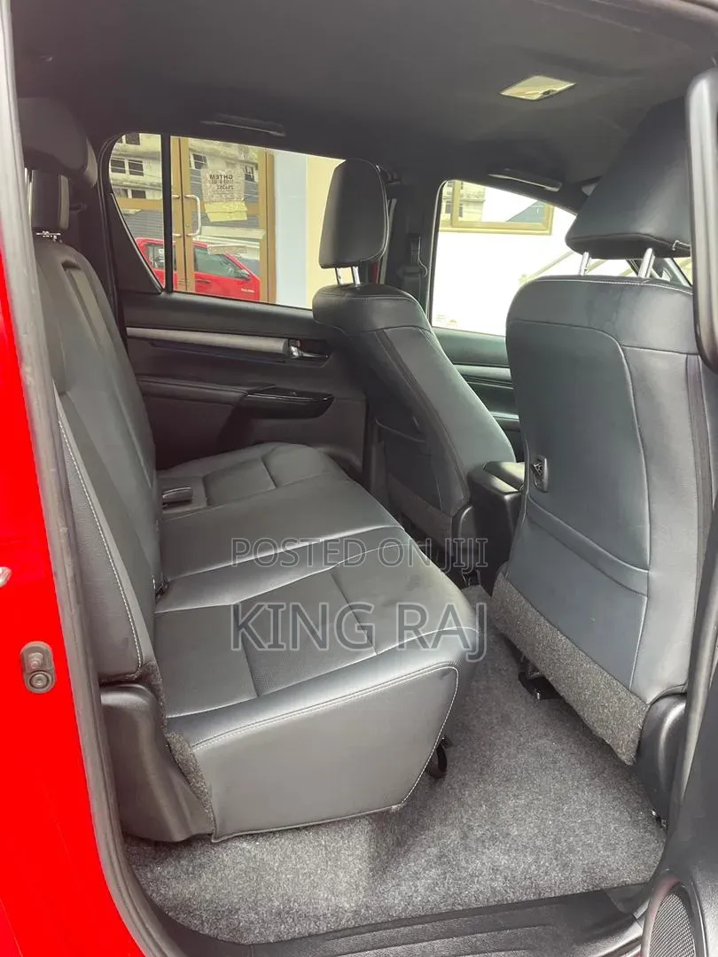 Toyota Hilux 2023 Red