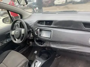 Toyota Vitz 1.3 AWD 5dr 2012 Gray