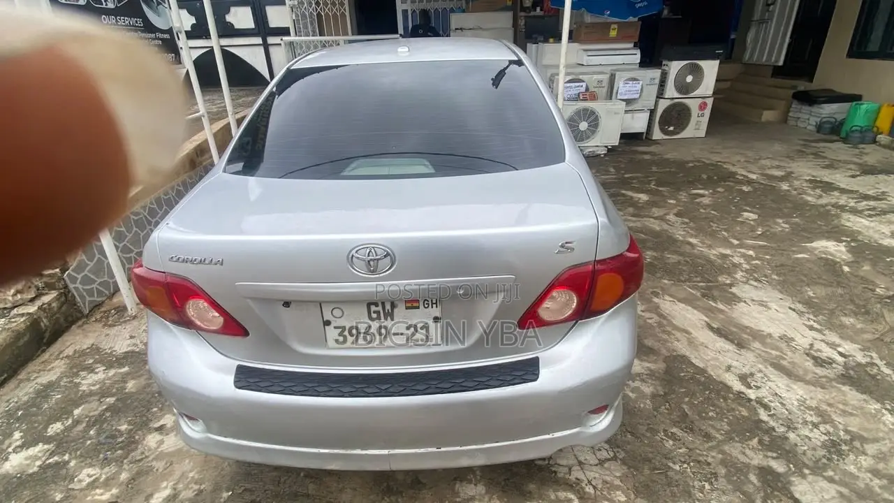Toyota Corolla LE 4dr Sedan (1.8L 4cyl 4A) 2010 Silver