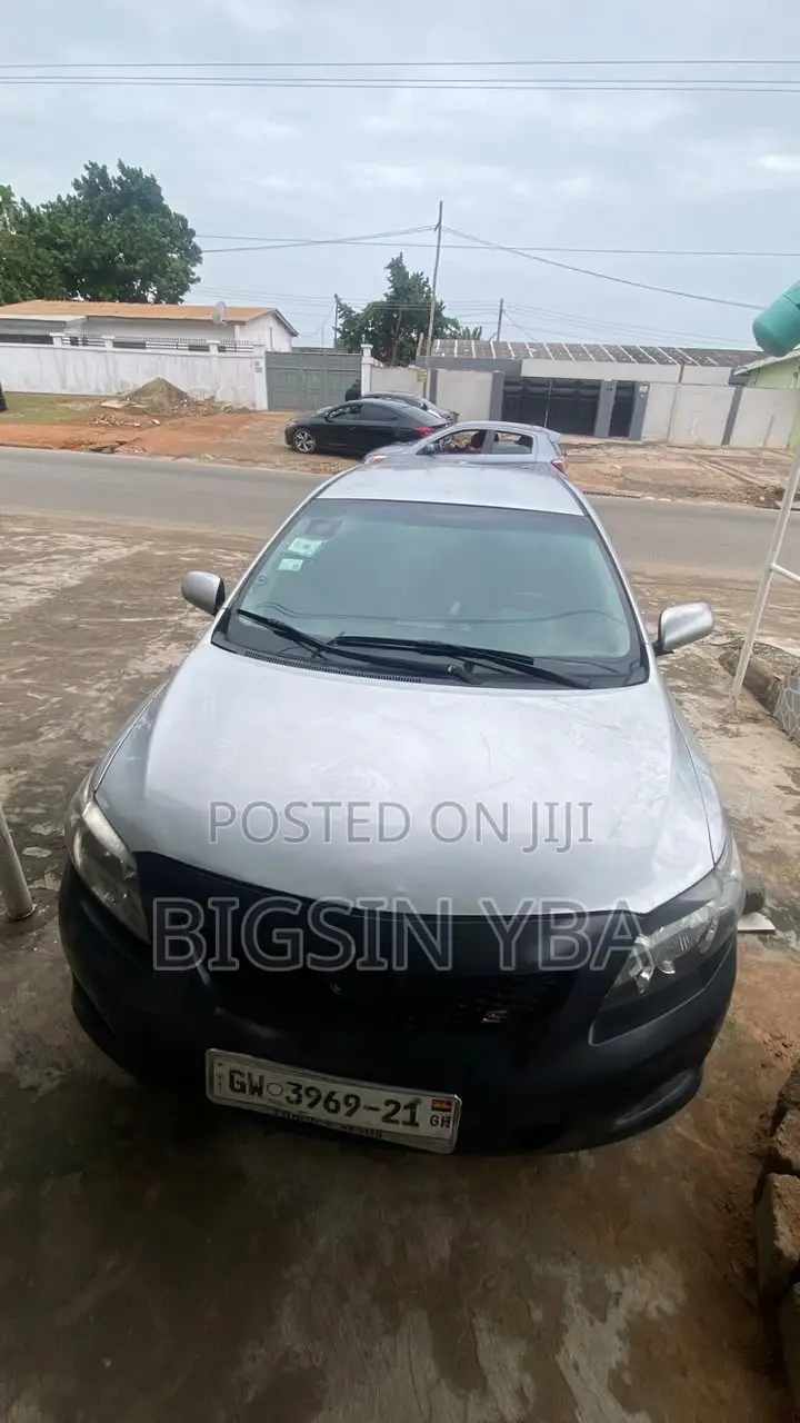 Toyota Corolla LE 4dr Sedan (1.8L 4cyl 4A) 2010 Silver