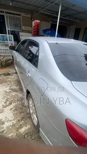Toyota Corolla LE 4dr Sedan (1.8L 4cyl 4A) 2010 Silver