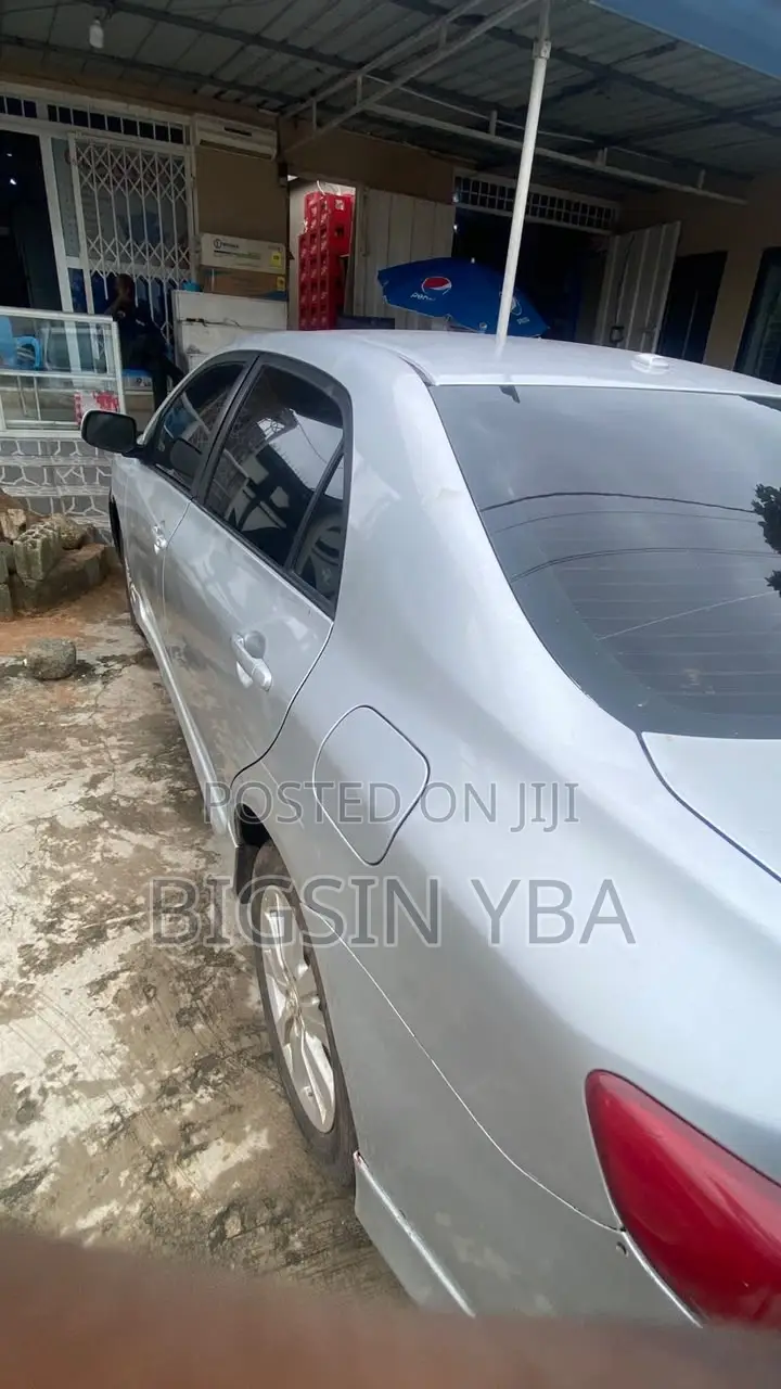 Toyota Corolla LE 4dr Sedan (1.8L 4cyl 4A) 2010 Silver