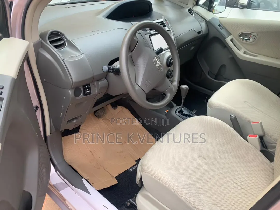Toyota Vitz 1.3 FWD 5dr 2010