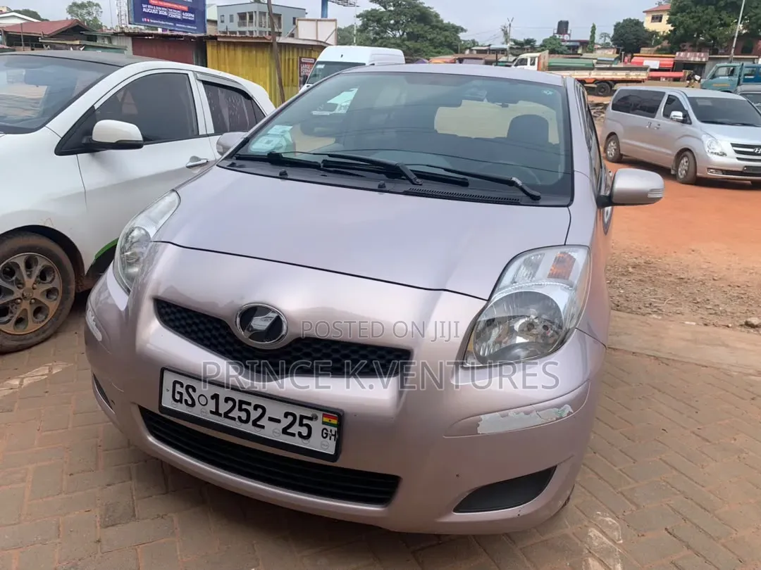 Toyota Vitz 1.3 FWD 5dr 2010