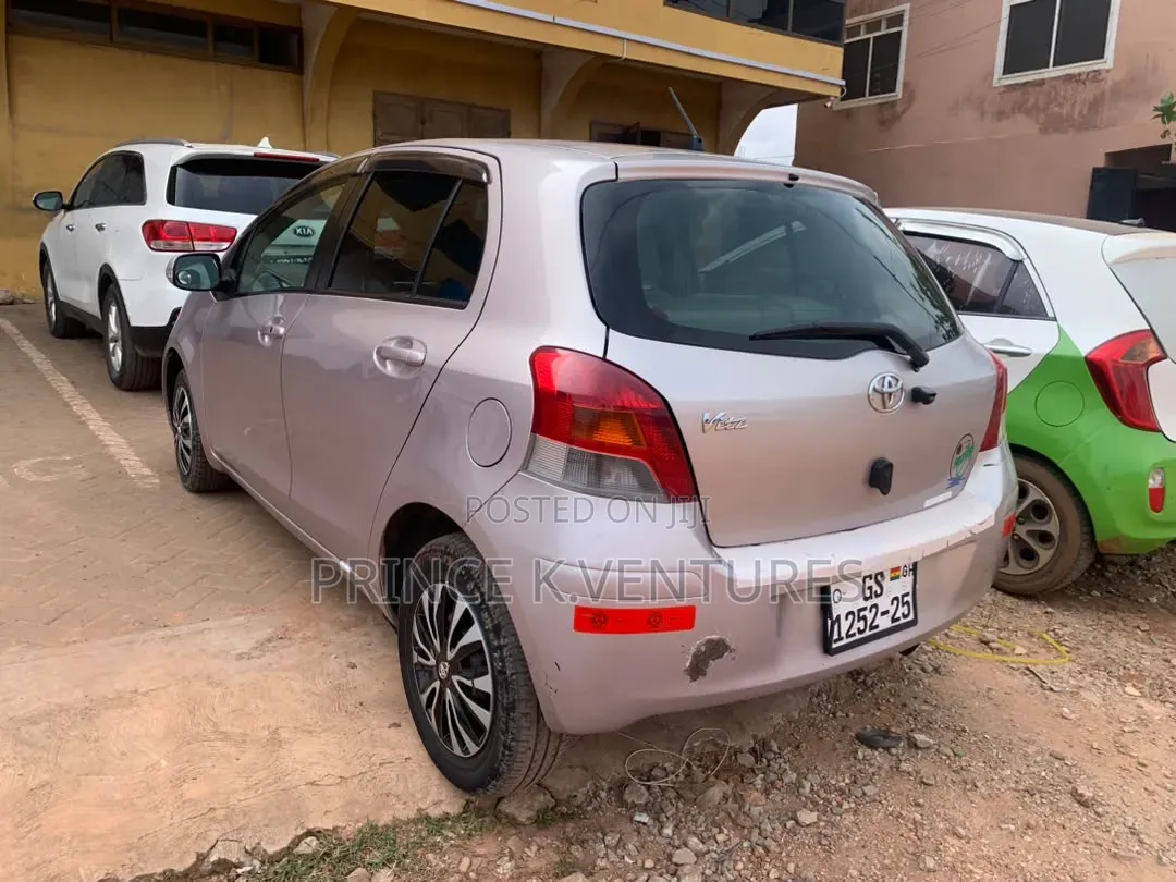 Toyota Vitz 1.3 FWD 5dr 2010