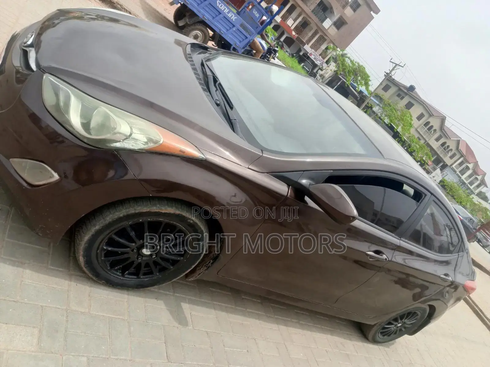 Hyundai Elantra 2012 Brown