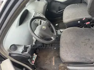 Toyota Vitz 1.3 AWD 5dr 2010 Black
