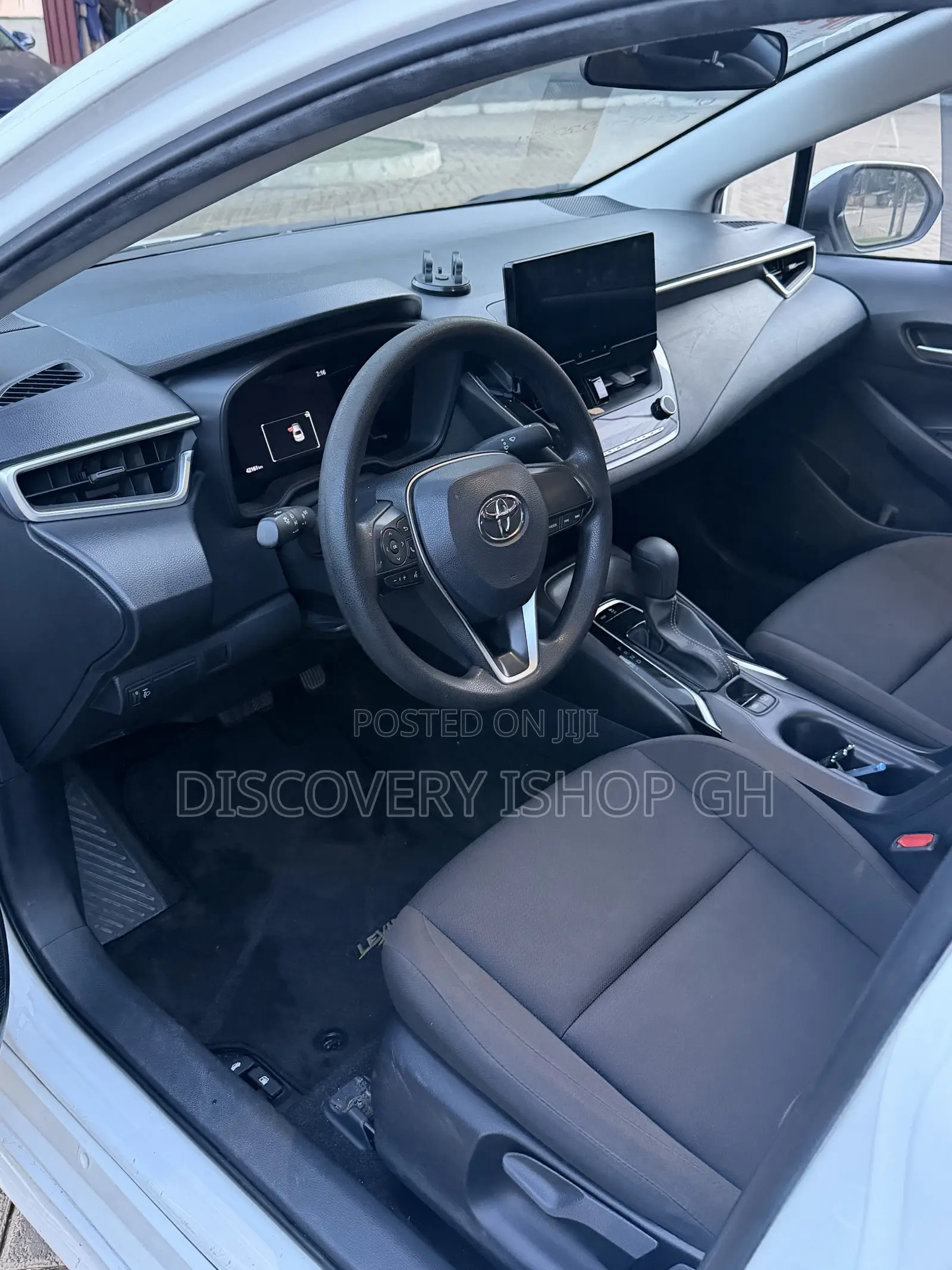 Toyota Corolla SE 2023 White