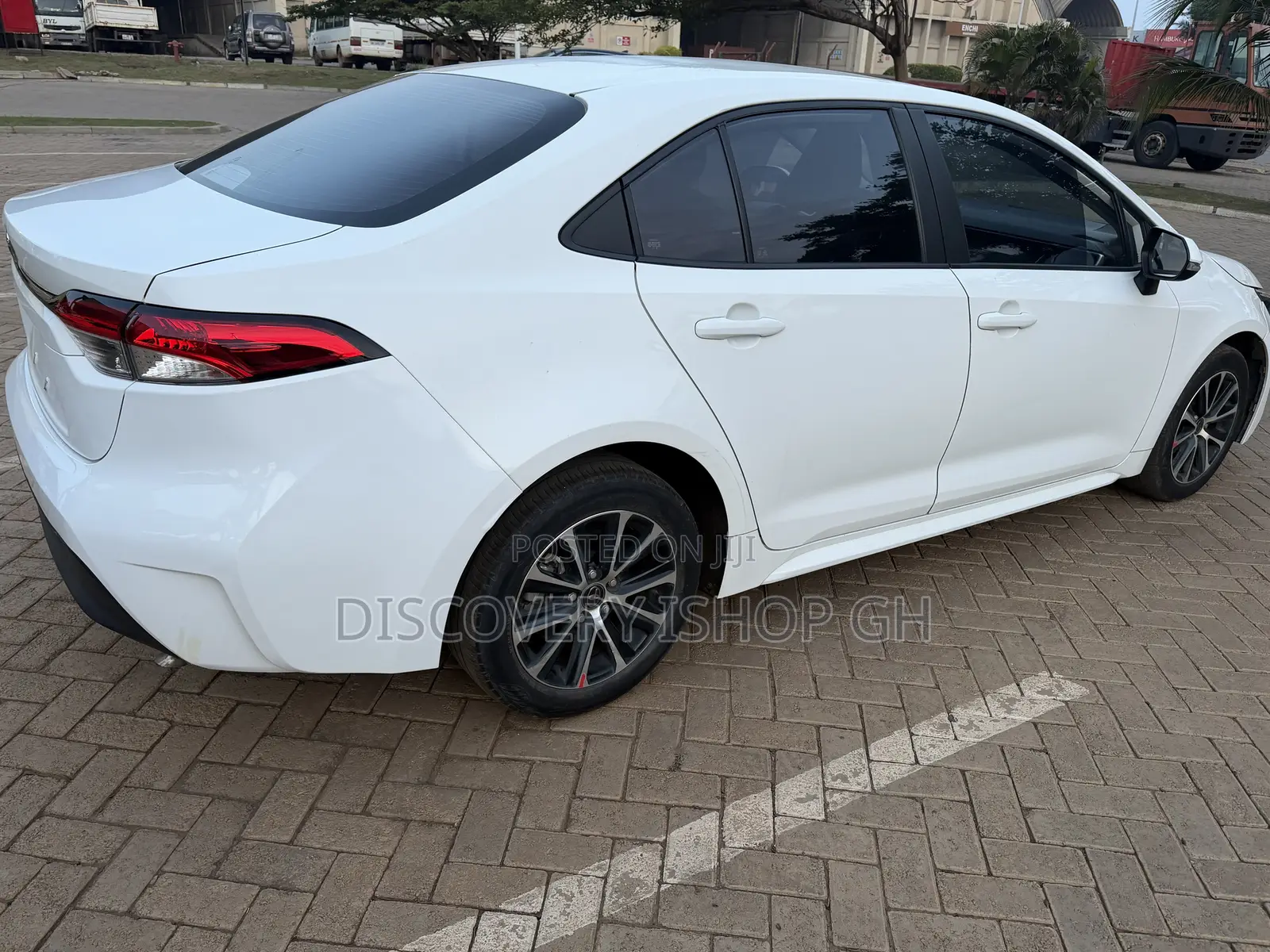 Toyota Corolla SE 2023 White