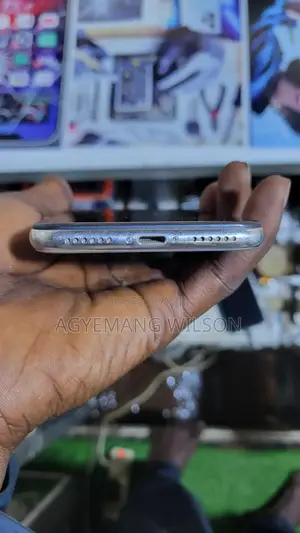 Apple iPhone X 64 GB White