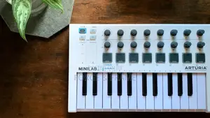 Arturia MiniLab MKII 25-Key MIDI Controller