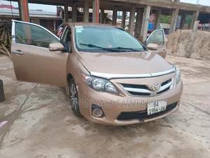 Toyota Corolla LE 4dr Sedan (1.8L 4cyl 4A) 2011 Gold