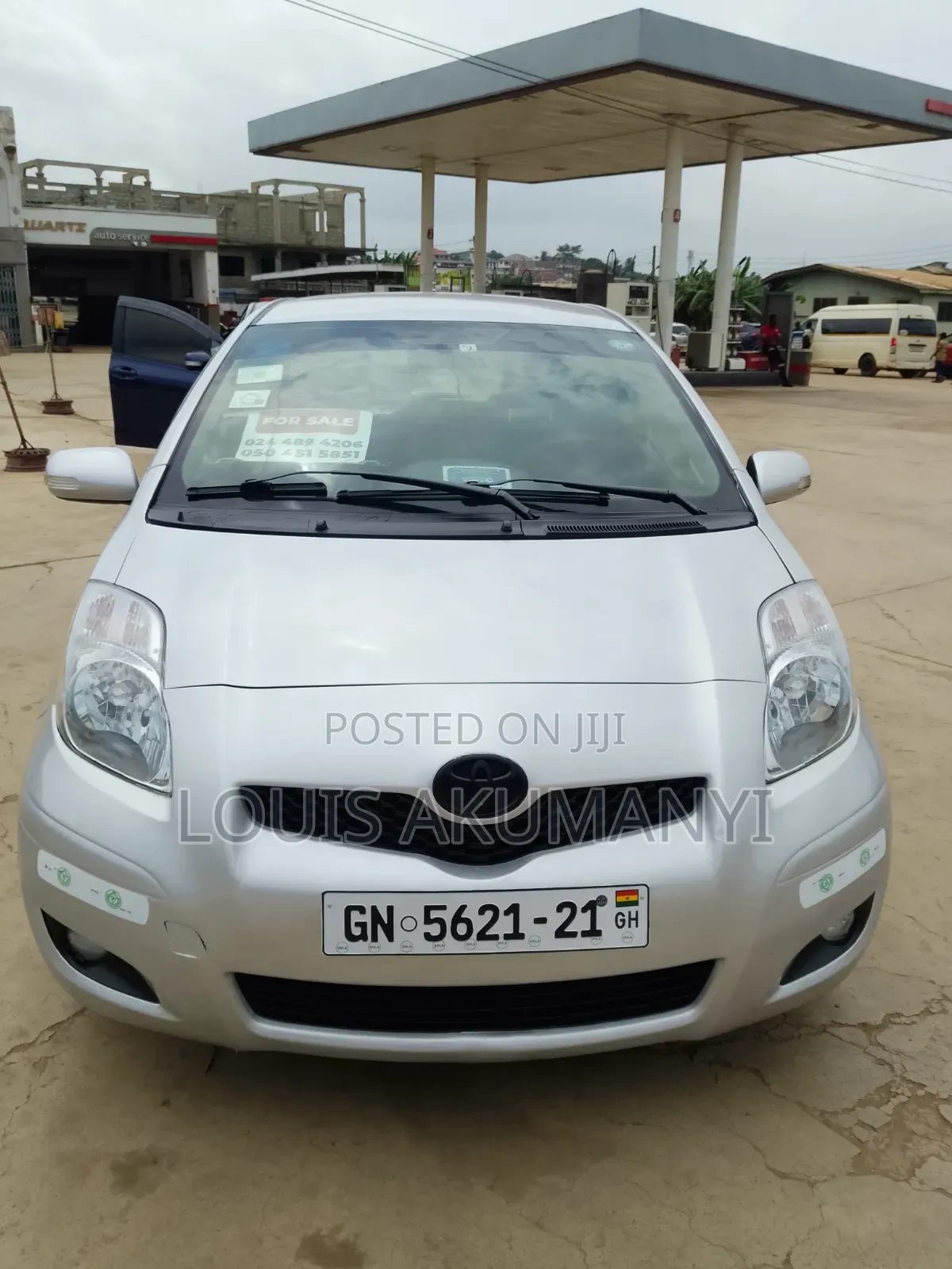 Toyota Vitz 1.3 FWD 5dr 2010 Silver