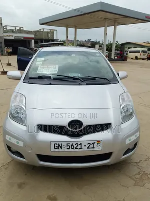 Toyota Vitz 1.3 FWD 5dr 2010 Silver