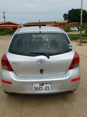 Toyota Vitz 1.3 FWD 5dr 2010 Silver