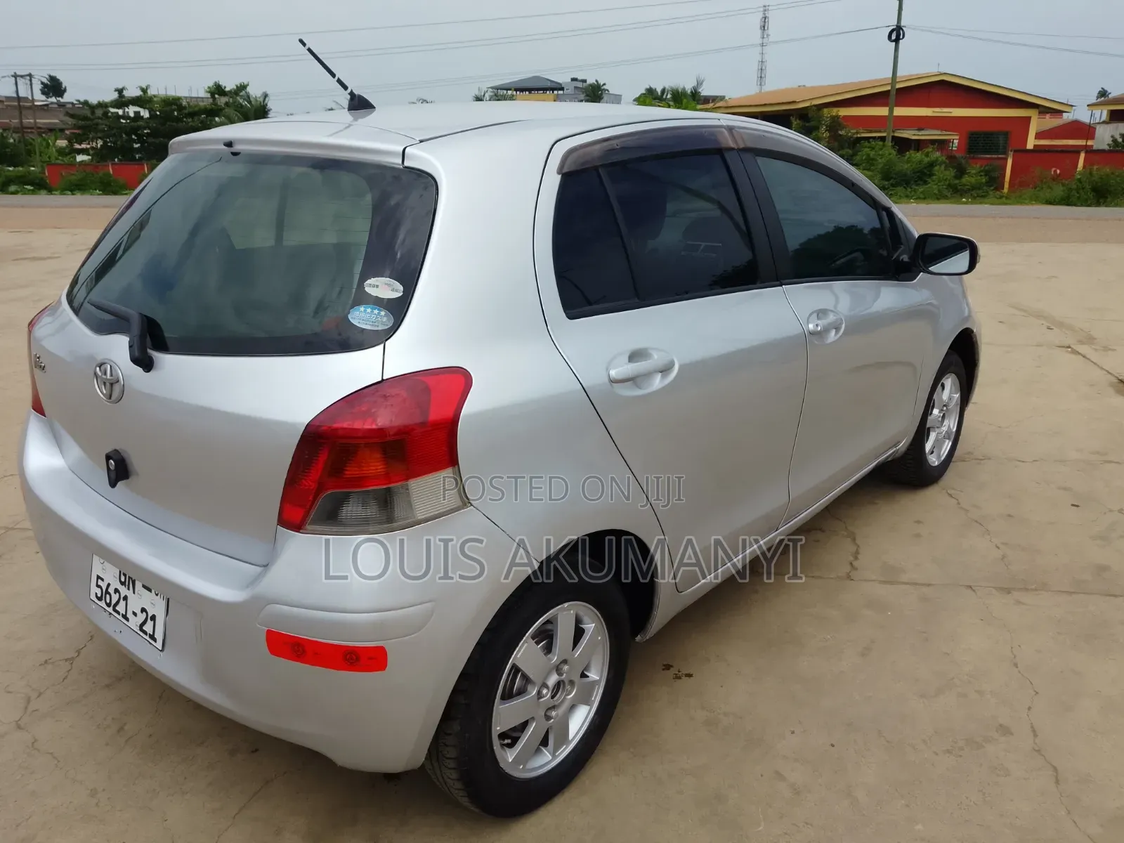 Toyota Vitz 1.3 FWD 5dr 2010 Silver