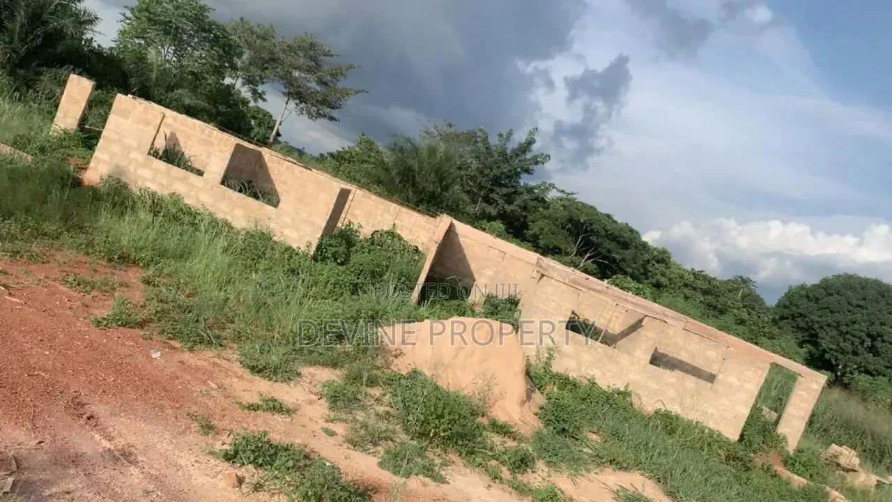 4bdrm Apartment in Sunyani Municipal for sale