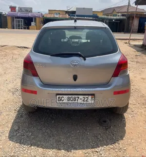 Toyota Vitz 2010 Silver