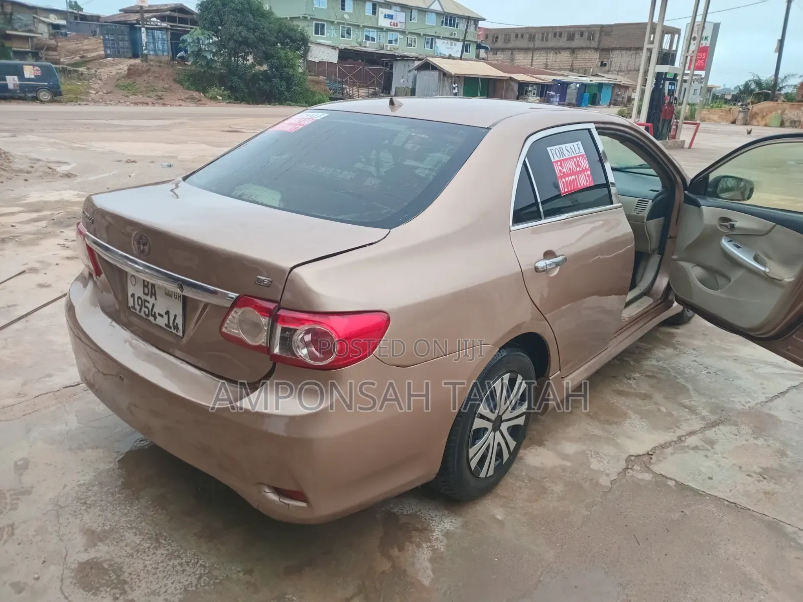 Toyota Corolla LE 4dr Sedan (1.8L 4cyl 4A) 2011 Gold