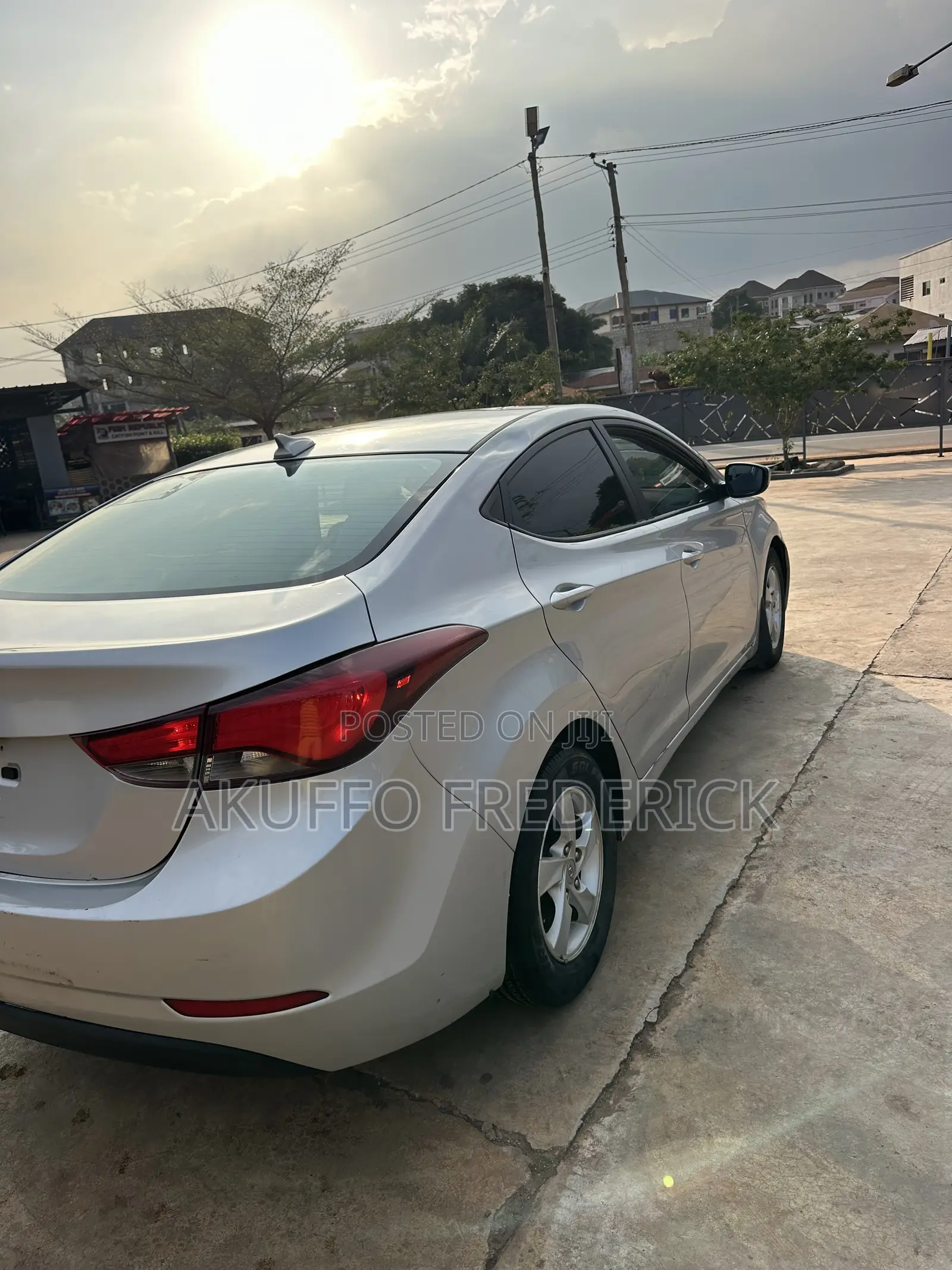 Hyundai Elantra Limited Sedan FWD (1.8L 4cyl 6A) 2016 Silver