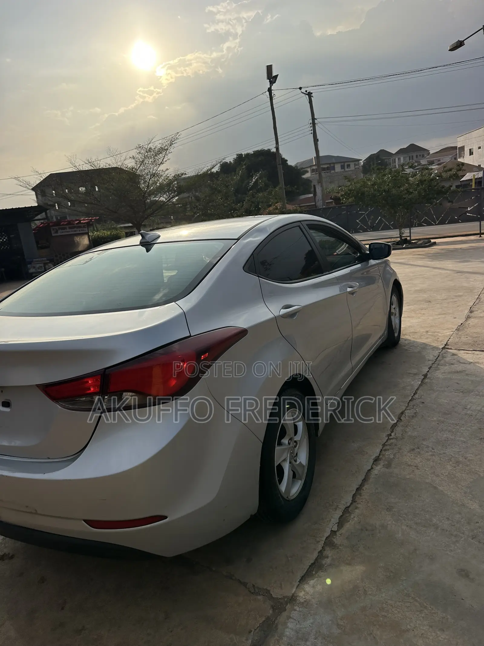 Hyundai Elantra Limited Sedan FWD (1.8L 4cyl 6A) 2016 Silver