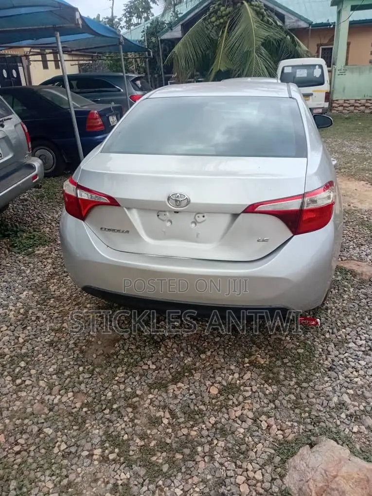 Toyota Corolla LE ECO Premium (1.8L 4cyl CVT) 2016 Silver