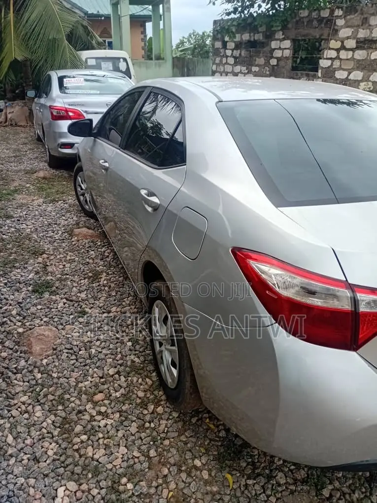 Toyota Corolla LE ECO Premium (1.8L 4cyl CVT) 2016 Silver