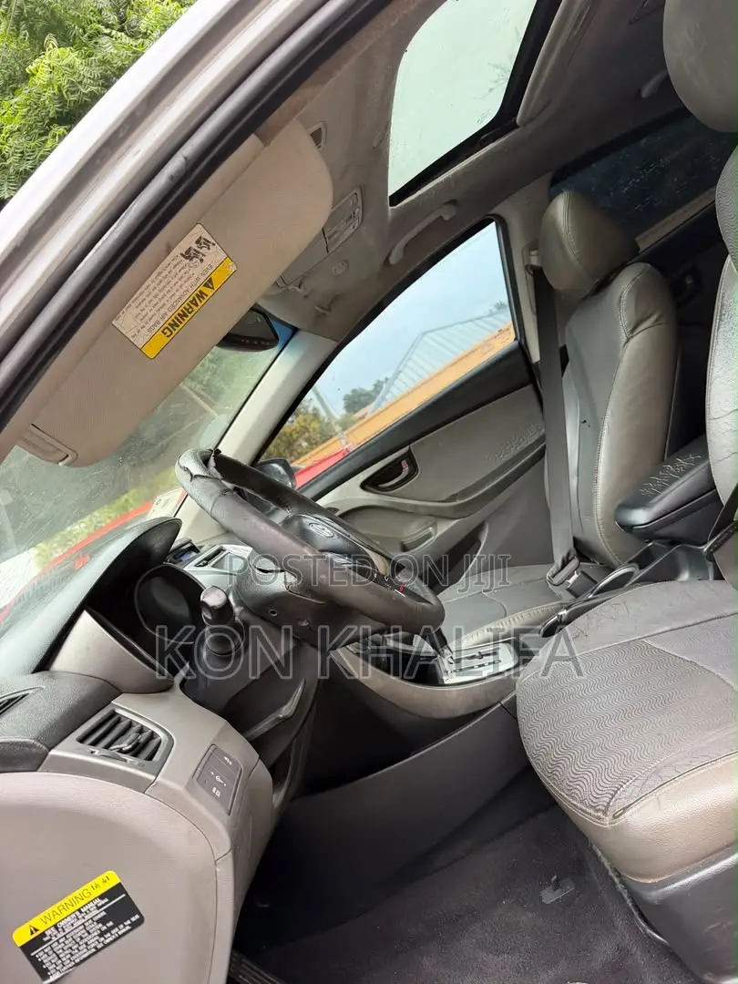 Hyundai Elantra Limited Sedan FWD (1.8L 4cyl 6A) 2013 Gray