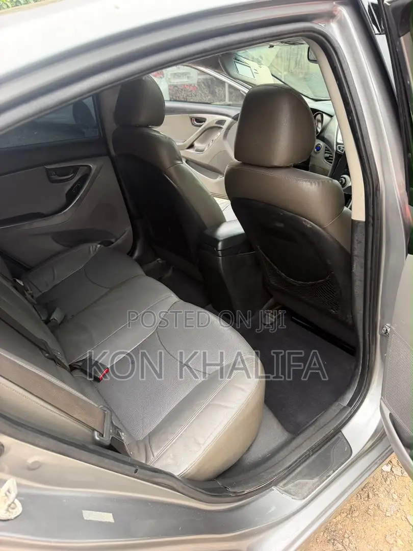 Hyundai Elantra Limited Sedan FWD (1.8L 4cyl 6A) 2013 Gray