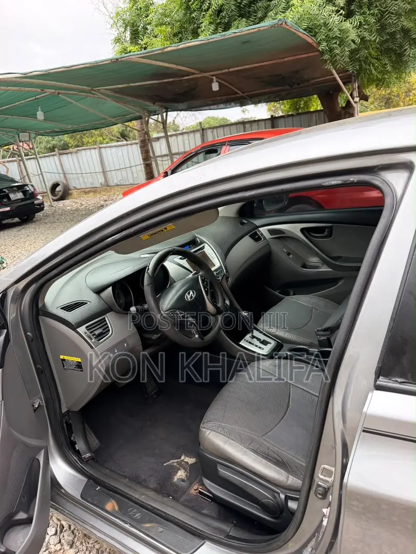 Hyundai Elantra Limited Sedan FWD (1.8L 4cyl 6A) 2013 Gray